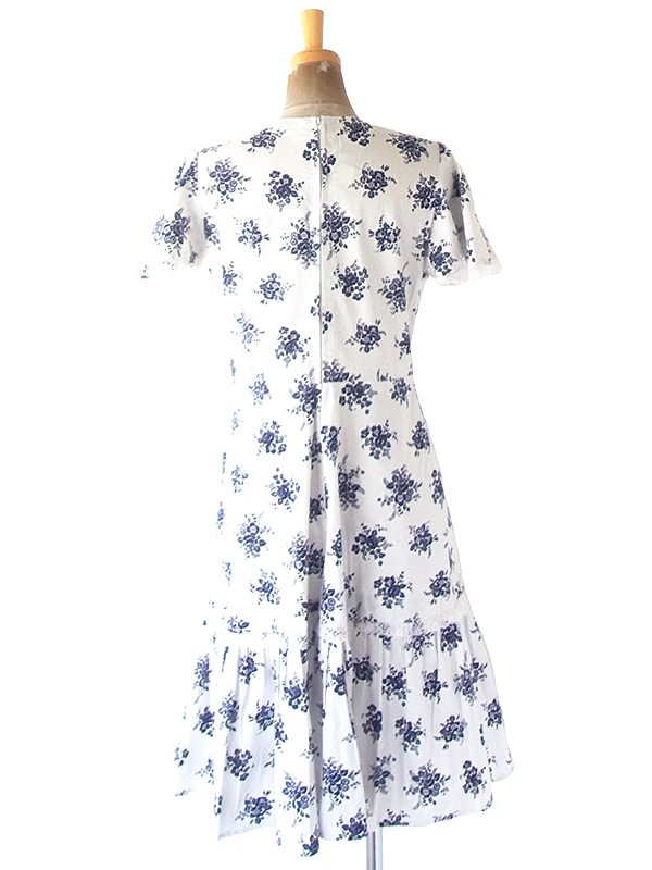 ヨーロッパ古着 フランス買い付け 60年代製 ホワイト X ブルー ピンドット・花柄 レーステープ ヴィンテージ ワンピース 22FC114