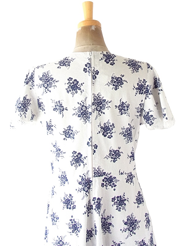 ヨーロッパ古着 フランス買い付け 60年代製 ホワイト X ブルー ピンドット・花柄 レーステープ ヴィンテージ ワンピース 22FC114