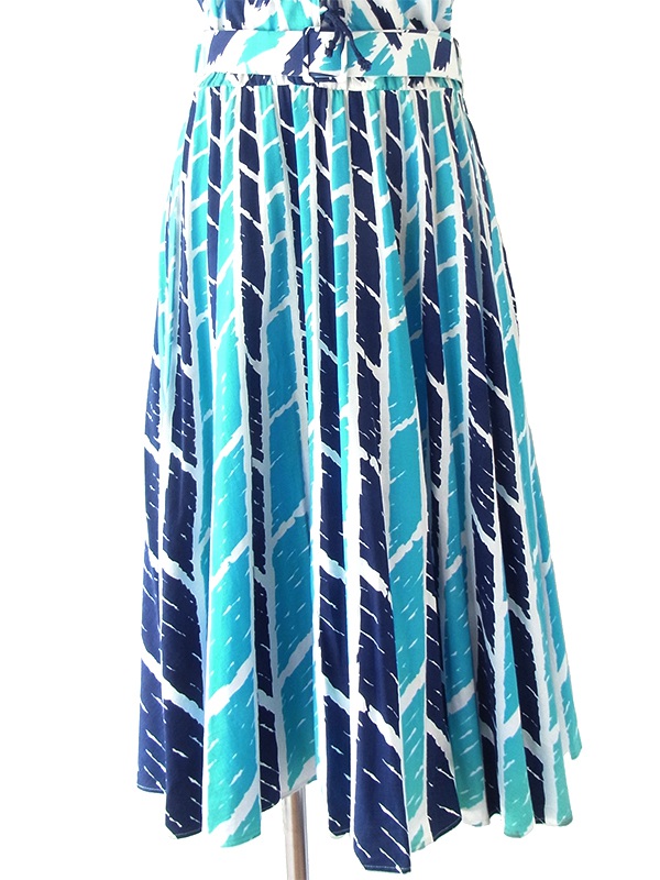 ヨーロッパ古着 フランス買い付け 60年代製 ホワイト X ブルー・ネイビー レトロ柄 組紐 共布ベルト付き ワンピース 22FC119