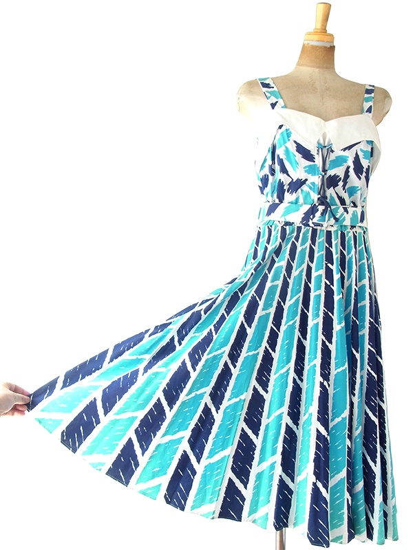 ヨーロッパ古着 フランス買い付け 60年代製 ホワイト X ブルー・ネイビー レトロ柄 組紐 共布ベルト付き ワンピース 22FC119