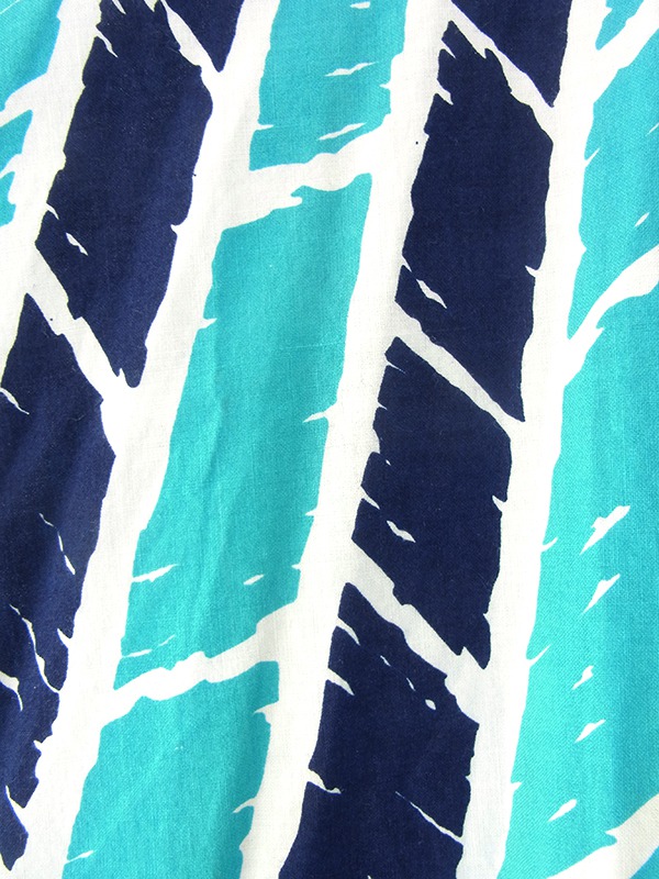 ヨーロッパ古着 フランス買い付け 60年代製 ホワイト X ブルー・ネイビー レトロ柄 組紐 共布ベルト付き ワンピース 22FC119