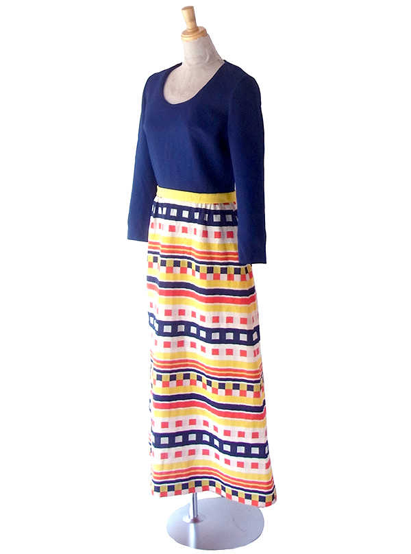 ヨーロッパ古着 ロンドン買い付け 70年代製 ネイビー X カラフル レトロ柄 ヴィンテージ ロング ワンピース22OM307
