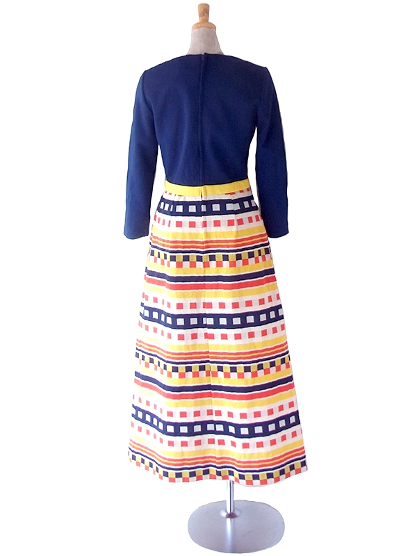 ヨーロッパ古着 ロンドン買い付け 70年代製 ネイビー X カラフル レトロ柄 ヴィンテージ ロング ワンピース22OM307