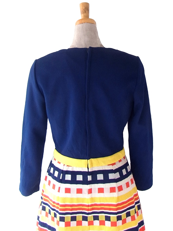 ヨーロッパ古着 ロンドン買い付け 70年代製 ネイビー X カラフル レトロ柄 ヴィンテージ ロング ワンピース22OM307