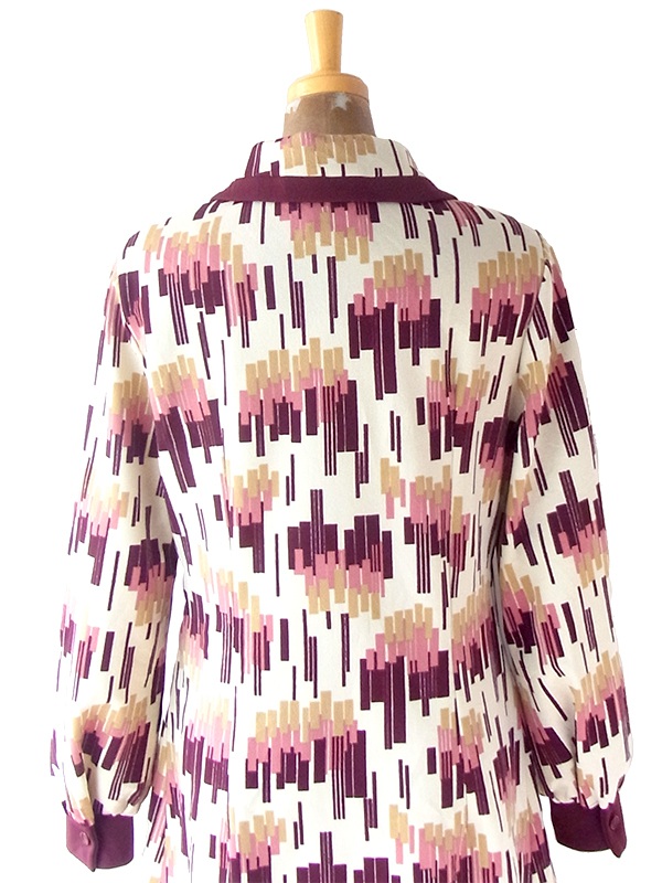 ヨーロッパ古着 ロンドン買い付け 70年代製 アイボリー X マゼンダ・ピンク レトロ柄 フロントジップ ワンピース 22OM400