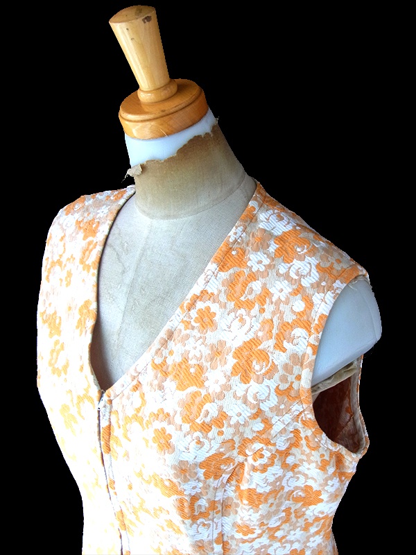 ヨーロッパ古着 フランス買い付け 60年代製 ライトベージュ X オレンジ・ホワイト 花柄織り ワンピース 23FC002