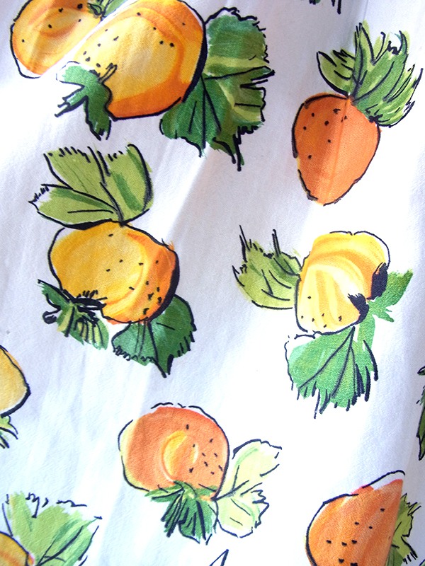 ヨーロッパ古着 フランス買い付け 60年代製 ホワイト X イエロー・グリーン フルーツ柄 ヴィンテージ ワンピース 23FC006