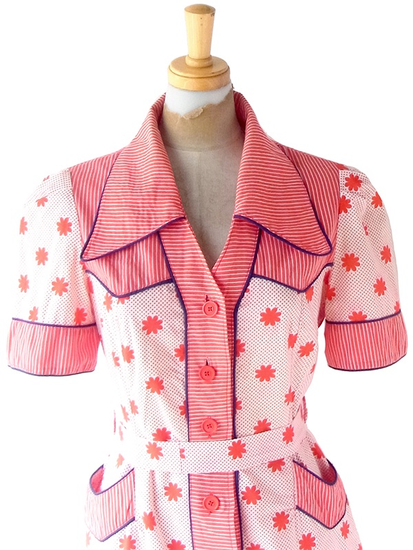 ヨーロッパ古着 フランス買い付け 60年代製 レッド X ホワイト レトロ柄 ブルー 縁取り ワンピース 23FC012