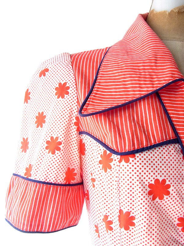 ヨーロッパ古着 フランス買い付け 60年代製 レッド X ホワイト レトロ柄 ブルー 縁取り ワンピース 23FC012