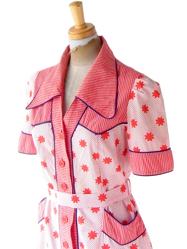 ヨーロッパ古着 フランス買い付け 60年代製 レッド X ホワイト レトロ柄 ブルー 縁取り ワンピース 23FC012