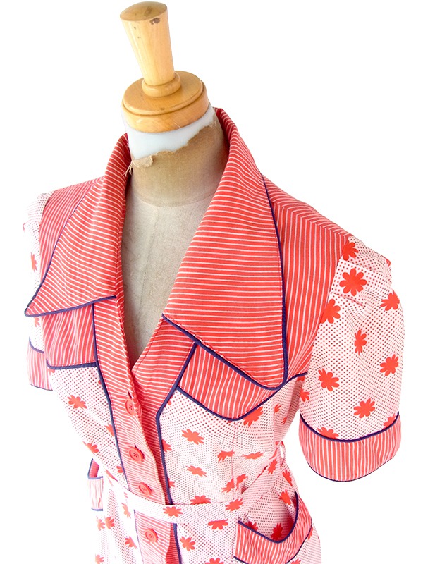 ヨーロッパ古着 フランス買い付け 60年代製 レッド X ホワイト レトロ柄 ブルー 縁取り ワンピース 23FC012