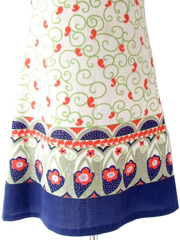 ヨーロッパ古着 フランス買い付け 70年代製 ホワイト X レッド・グリーン・ブルー レトロ柄 ワンピース 23FC013