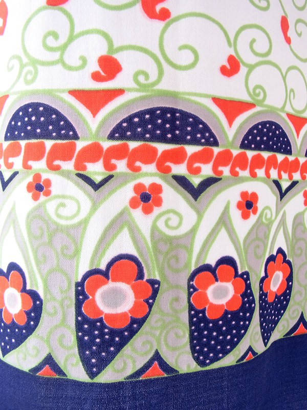 ヨーロッパ古着 フランス買い付け 70年代製 ホワイト X レッド・グリーン・ブルー レトロ柄 ワンピース 23FC013