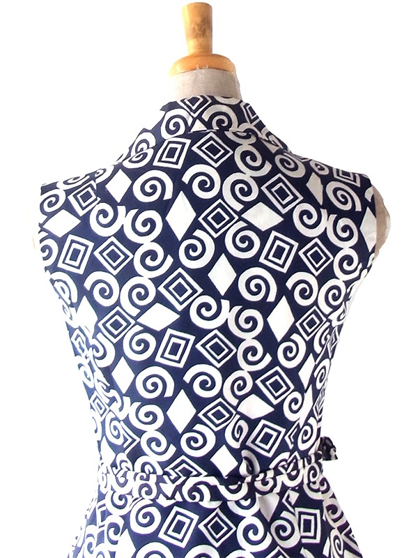 ヨーロッパ古着 70年代フランス製 モノトーン X レトロ柄 ベルト付き ヴィンテージ ワンピース 23FC017