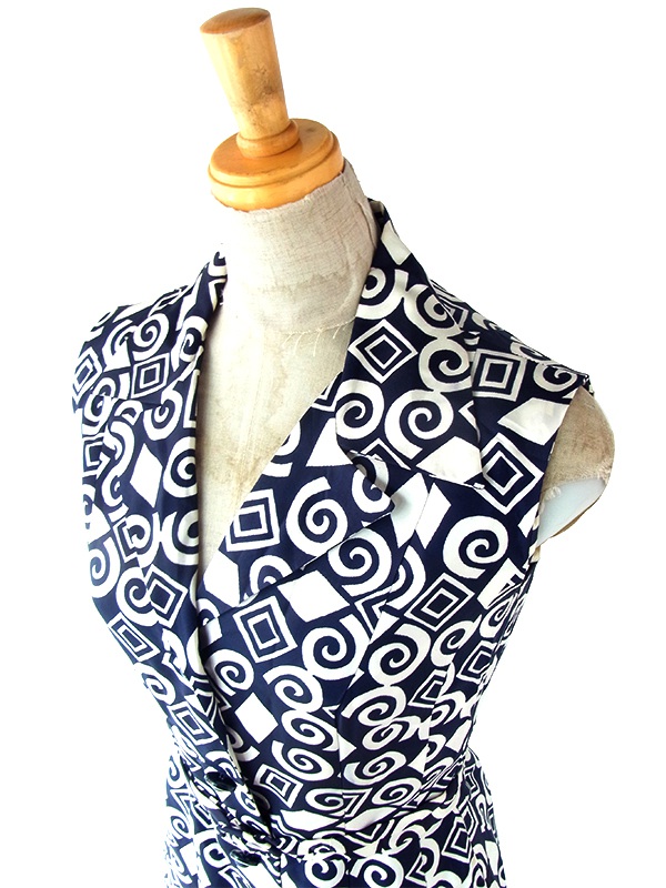 ヨーロッパ古着 70年代フランス製 モノトーン X レトロ柄 ベルト付き ヴィンテージ ワンピース 23FC017