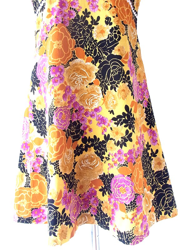 ヨーロッパ古着 フランス買い付け 70年代製 ゴールド X 絵画風花柄 ホワイト山道テープ ワンピース 23FC116