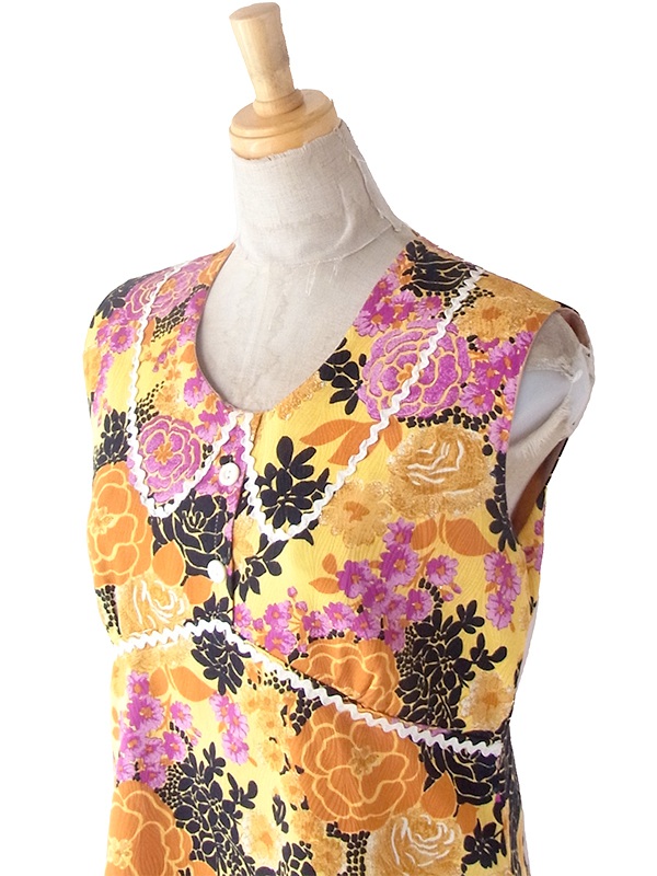 ヨーロッパ古着 フランス買い付け 70年代製 ゴールド X 絵画風花柄 ホワイト山道テープ ワンピース 23FC116