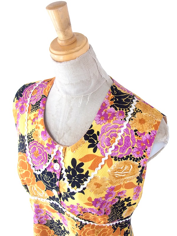 ヨーロッパ古着 フランス買い付け 70年代製 ゴールド X 絵画風花柄 ホワイト山道テープ ワンピース 23FC116