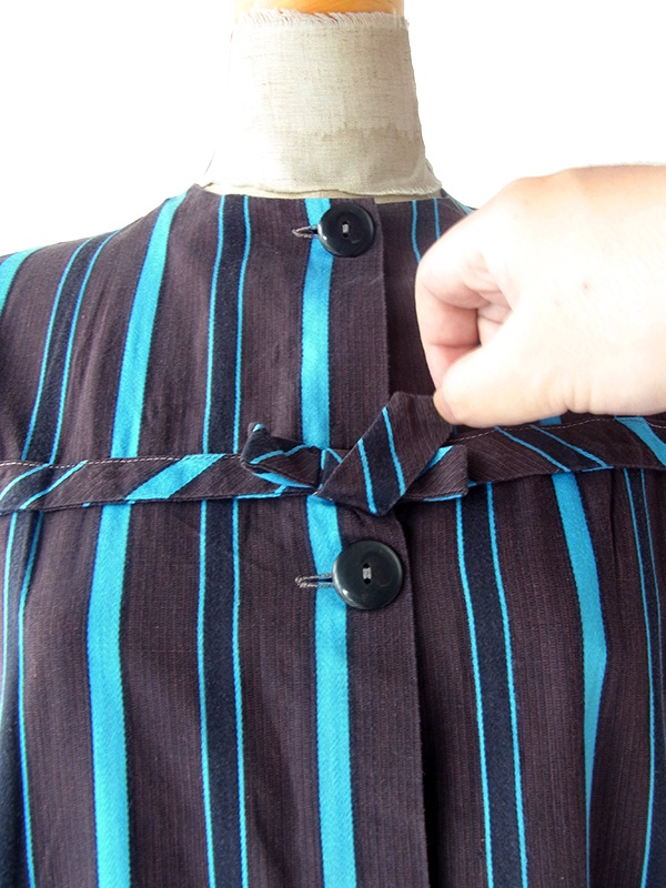 ヨーロッパ古着 フランス買い付け 60年代製 ブラウン X 水色 ストライプ 胸元リボン シャツ ワンピース 24FC014
