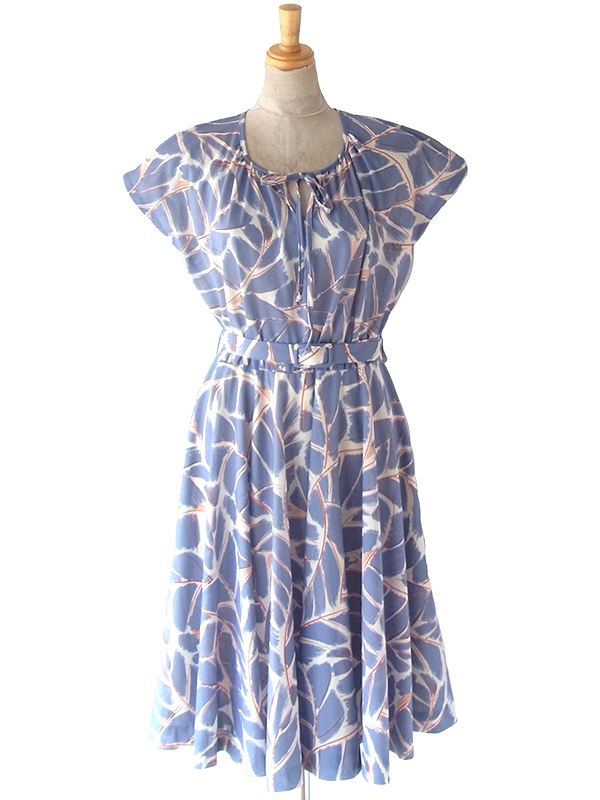 ヨーロッパ古着 フランス買い付け 70年代製 グレイ X レッド・ホワイト レトロ柄 共布ベルト付き ワンピース 24FC205