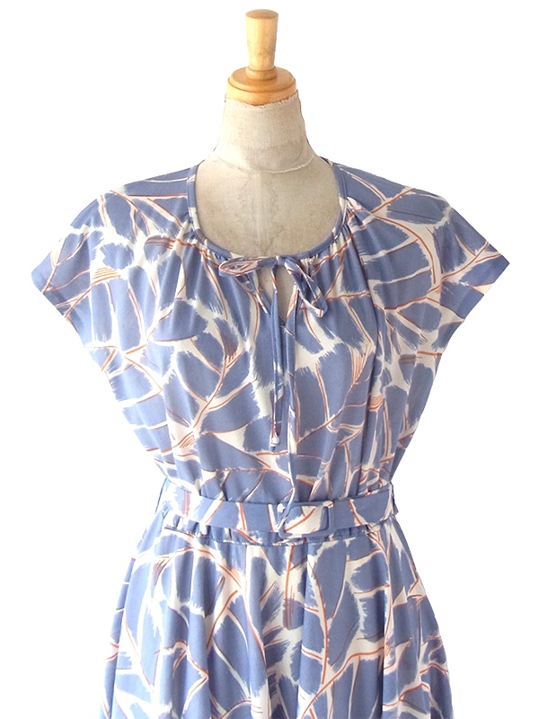 ヨーロッパ古着 フランス買い付け 70年代製 グレイ X レッド・ホワイト レトロ柄 共布ベルト付き ワンピース 24FC205