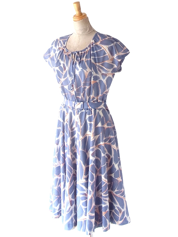 ヨーロッパ古着 フランス買い付け 70年代製 グレイ X レッド・ホワイト レトロ柄 共布ベルト付き ワンピース 24FC205