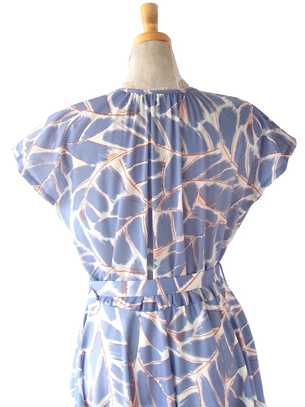 ヨーロッパ古着 フランス買い付け 70年代製 グレイ X レッド・ホワイト レトロ柄 共布ベルト付き ワンピース 24FC205