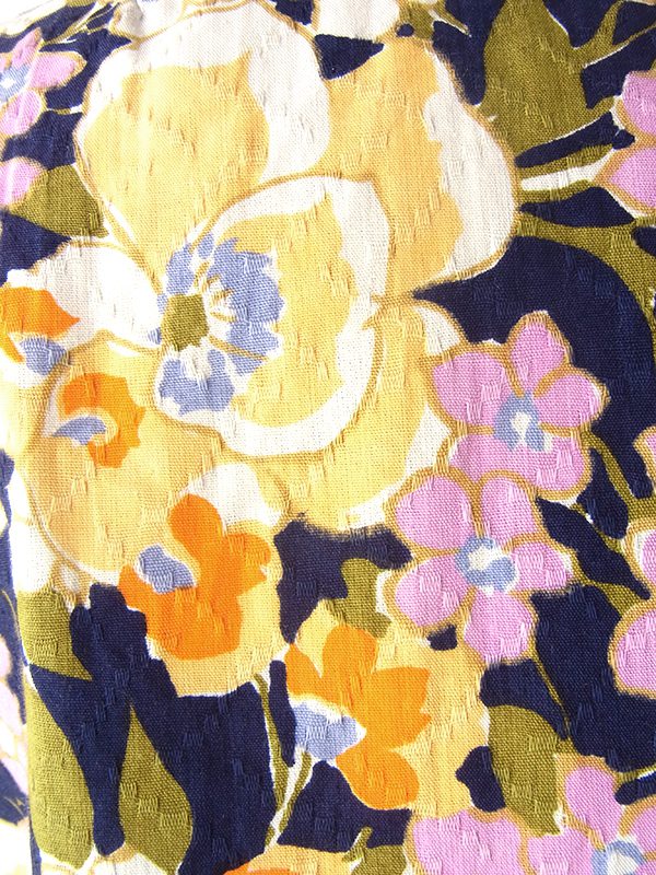 ヨーロッパ古着 フランス買い付け 60年代製 ネイビー X カラフル花柄 凹凸でパターンの浮かぶ生地 ワンピース 24FC207