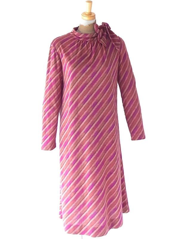 ヨーロッパ古着 フランス買い付け 70年代製 パープル X ゴールド 襟元リボン ヴィンテージ ワンピース 24FC411