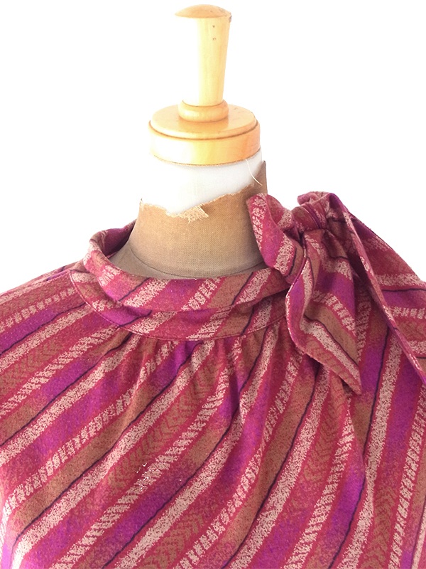 ヨーロッパ古着 フランス買い付け 70年代製 パープル X ゴールド 襟元リボン ヴィンテージ ワンピース 24FC411