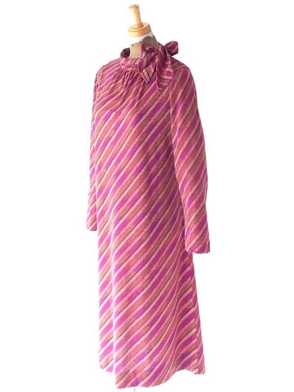 ヨーロッパ古着 フランス買い付け 70年代製 パープル X ゴールド 襟元リボン ヴィンテージ ワンピース 24FC411