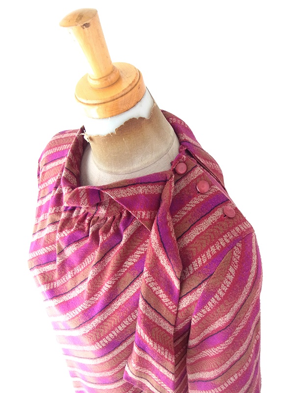 ヨーロッパ古着 フランス買い付け 70年代製 パープル X ゴールド 襟元リボン ヴィンテージ ワンピース 24FC411