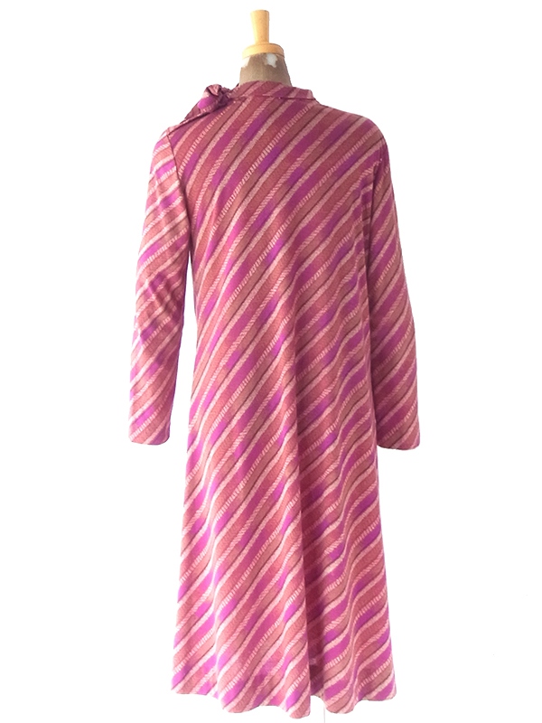 ヨーロッパ古着 フランス買い付け 70年代製 パープル X ゴールド 襟元リボン ヴィンテージ ワンピース 24FC411