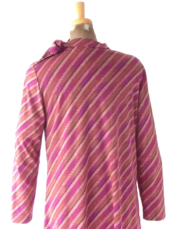 ヨーロッパ古着 フランス買い付け 70年代製 パープル X ゴールド 襟元リボン ヴィンテージ ワンピース 24FC411