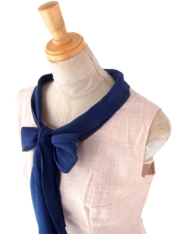 ヨーロッパ古着 ロンドン買い付け 70年代製 ピンク X チェック柄 ネイビー リボンタイ ヴィンテージ ワンピース 24OM021