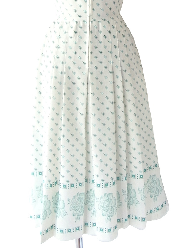 ヨーロッパ古着 ロンドン買い付け 70年代製 ホワイト X グリーン レトロ柄 フロントジップ プリーツ ワンピース 24OM106