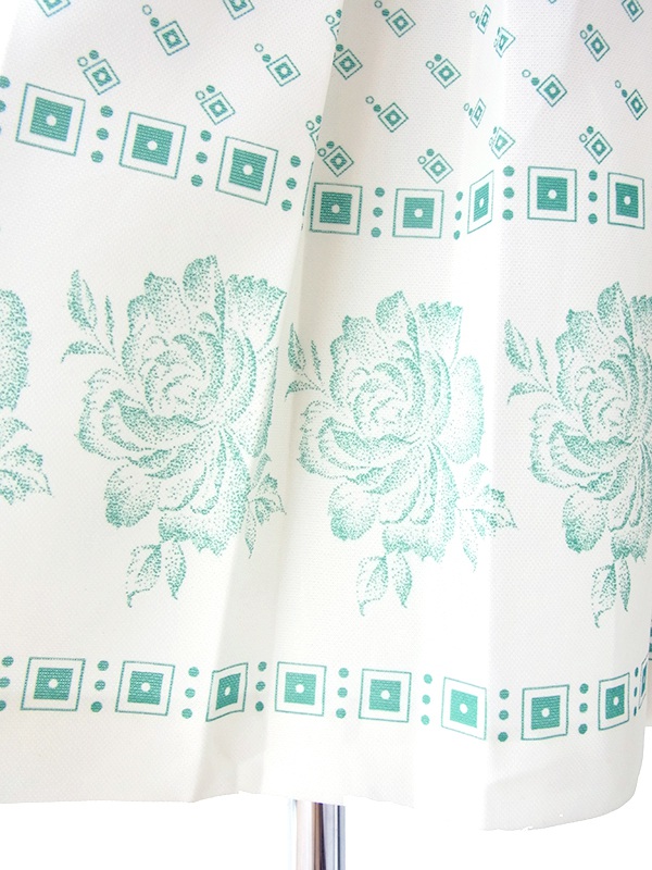 ヨーロッパ古着 ロンドン買い付け 70年代製 ホワイト X グリーン レトロ柄 フロントジップ プリーツ ワンピース 24OM106