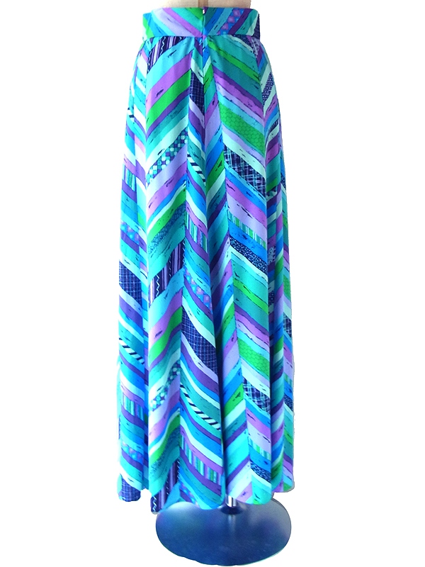 【送料無料】70年代製 ブルー X カラフルパターン トップス・スカート セットアップ 24WB055【レトロ古着】