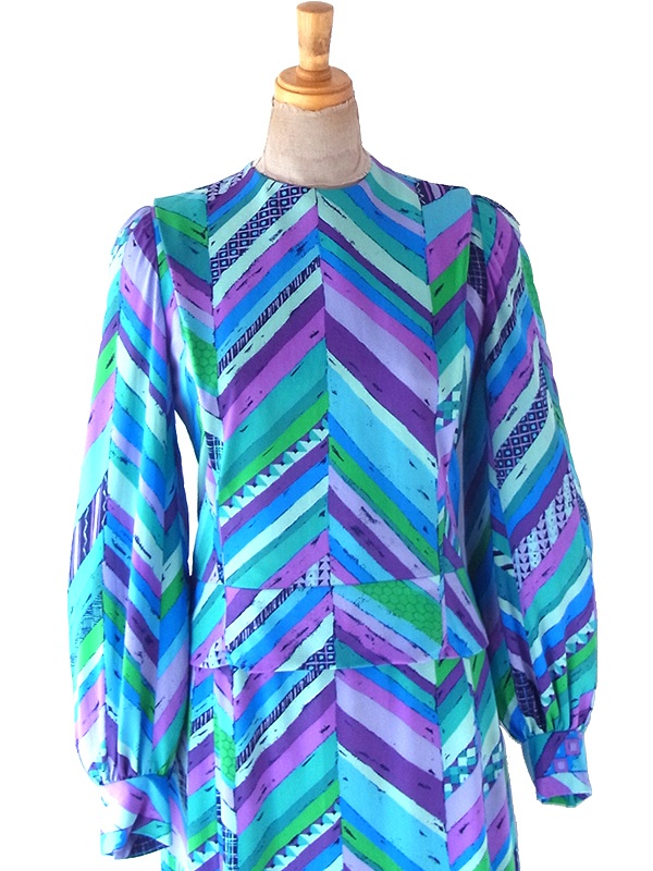 【送料無料】70年代製 ブルー X カラフルパターン トップス・スカート セットアップ 24WB055【レトロ古着】