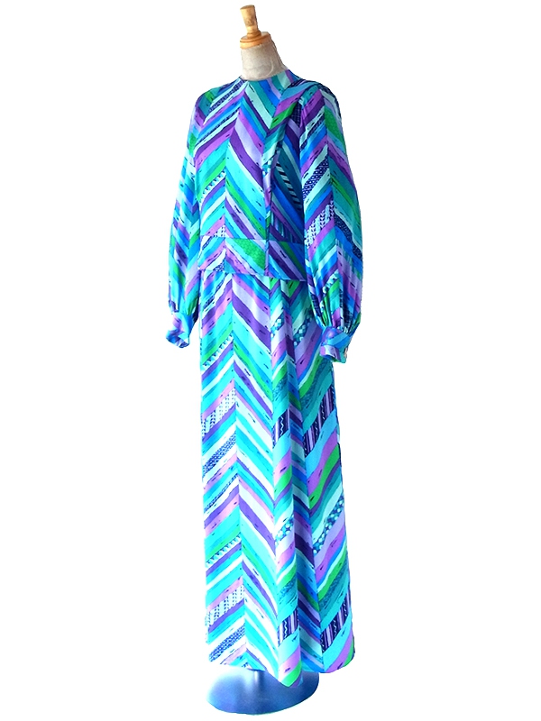 【送料無料】70年代製 ブルー X カラフルパターン トップス・スカート セットアップ 24WB055【レトロ古着】