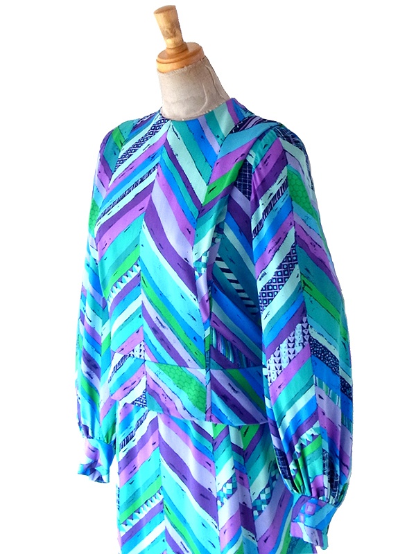 【送料無料】70年代製 ブルー X カラフルパターン トップス・スカート セットアップ 24WB055【レトロ古着】