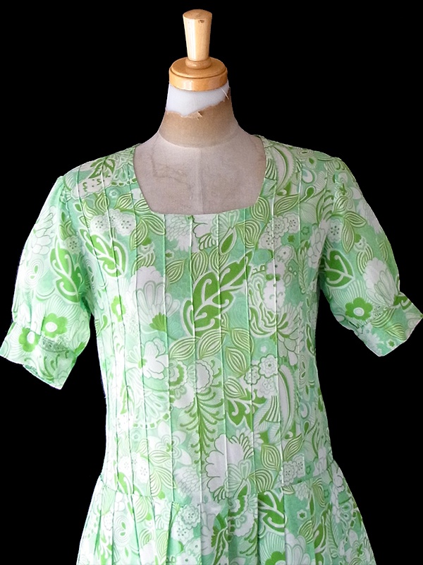 ヨーロッパ古着 フランス買い付け 60年代製 グリーン X レトロ花柄 プリーツ ヴィンテージ ワンピース 25FC102