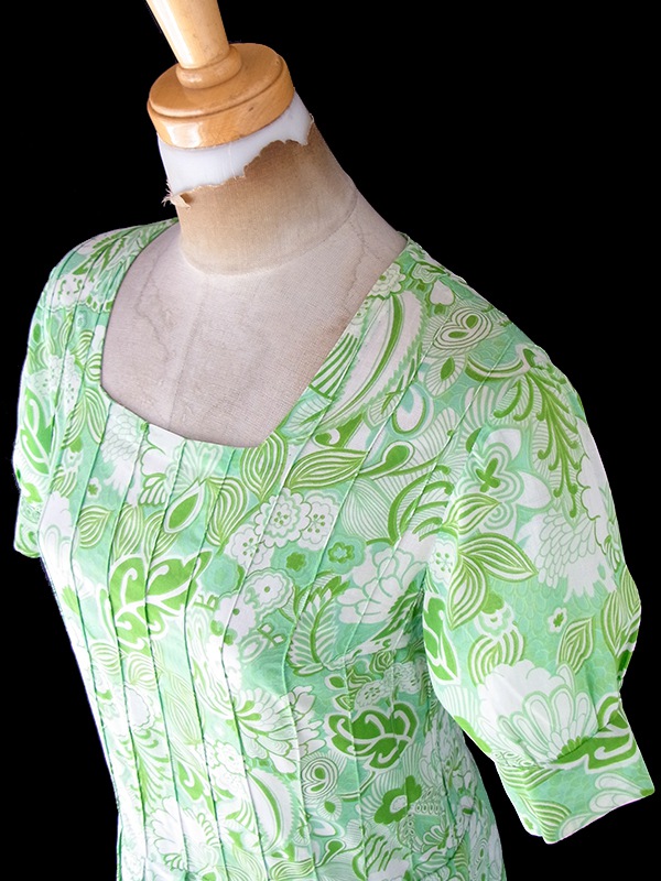 ヨーロッパ古着 フランス買い付け 60年代製 グリーン X レトロ花柄 プリーツ ヴィンテージ ワンピース 25FC102