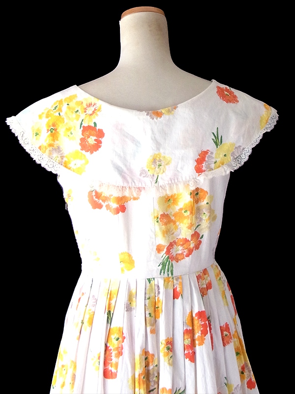 ヨーロッパ古着 フランス買い付け 60年代製 アイボリー X レーステープ 花柄 プリーツ ヴィンテージ ワンピース 25FC103