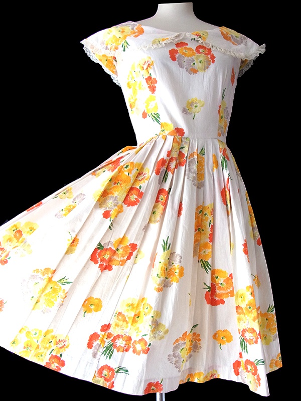 ヨーロッパ古着 フランス買い付け 60年代製 アイボリー X レーステープ 花柄 プリーツ ヴィンテージ ワンピース 25FC103