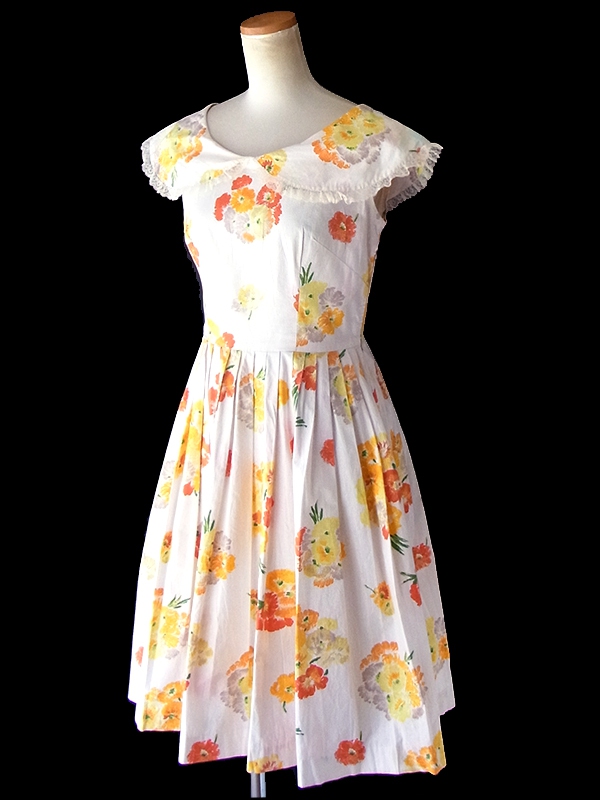 60’sアイボリー X レッド 花柄刺繍 共布ベルト付きヴィンテージ ワンピース 送料無料】フランス買い付け 60年代製 ブラウン X レトロ柄 共布