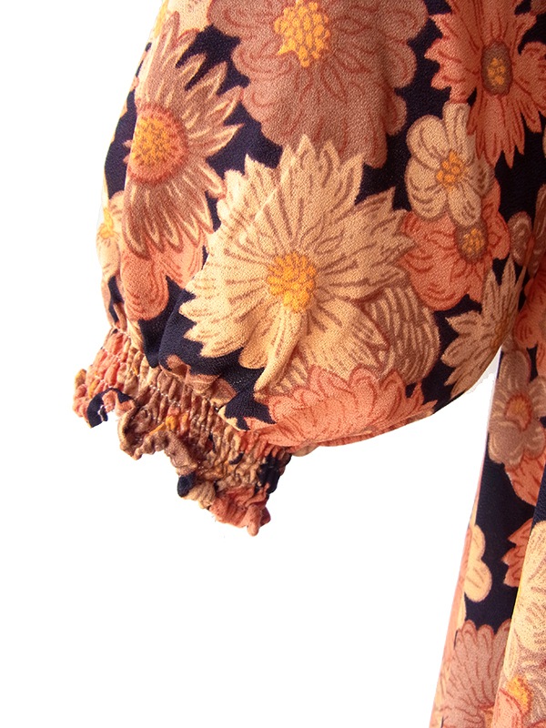 ヨーロッパ古着 フランス買い付け 70年代製 オレンジ X ブラック 花柄 ドレープ襟 ヴィンテージ ワンピース 25FC109