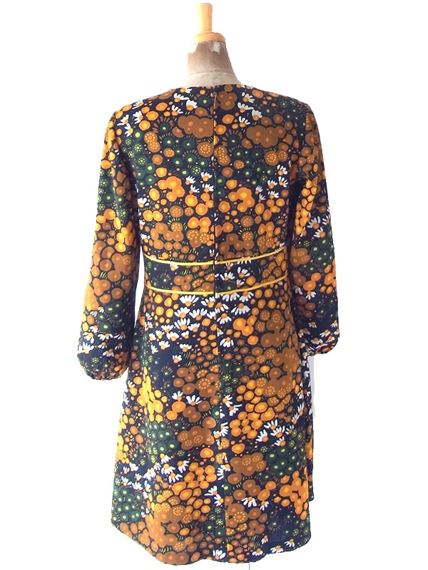 ヨーロッパ古着 フランス買い付け 70年代製 ブラック X カラフル レトロ柄 ヴィンテージ ワンピース 25FC115