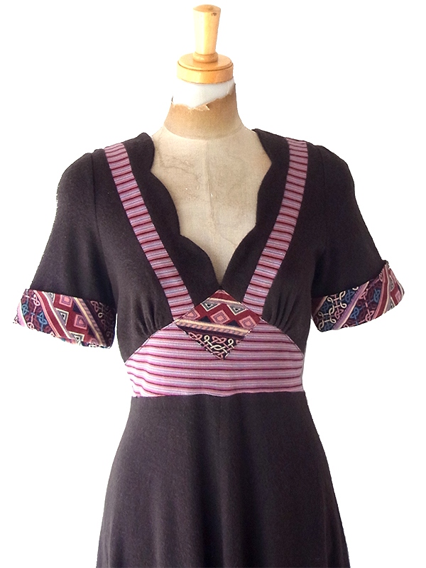 ヨーロッパ古着 フランス買付け　60年代製 ブラウン X ピンク レトロ柄 生地切り返し ヴィンテージ ワンピース 25FC116