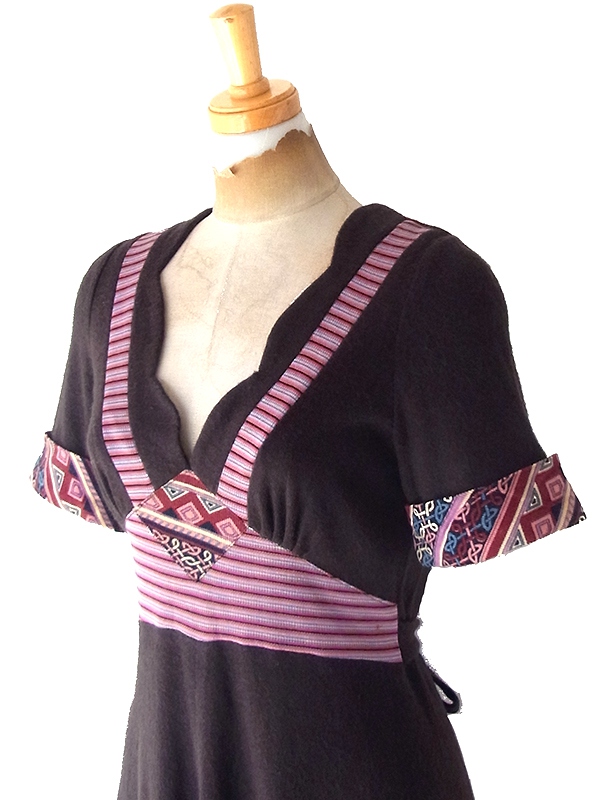 ヨーロッパ古着 フランス買付け　60年代製 ブラウン X ピンク レトロ柄 生地切り返し ヴィンテージ ワンピース 25FC116